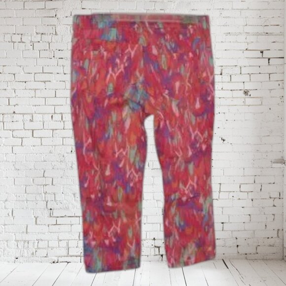 Bandolino Zip Front Capri Crop Pant - Picture 2 of 4